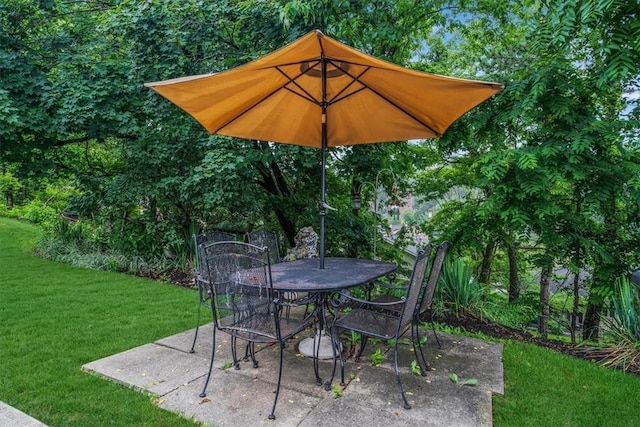 4044 Tuxey Ave, Brentwood, PA 15227 - view of patio / terrace featuring outdoor dining area