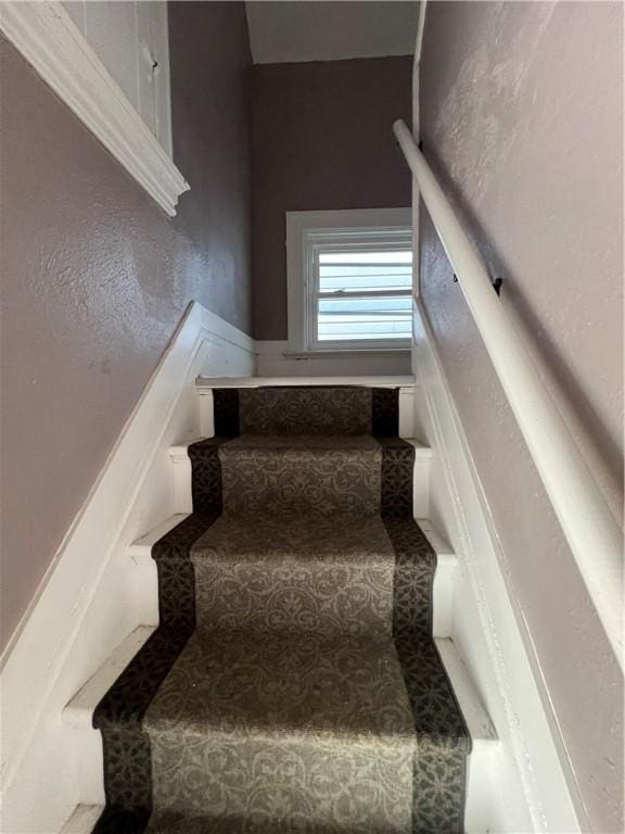 1238 Superior Ave, Marshall Shadeland, PA 15212 - view of stairway
