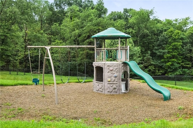 109 Hamilton Ct, Economy, PA 15005 - view of community play area