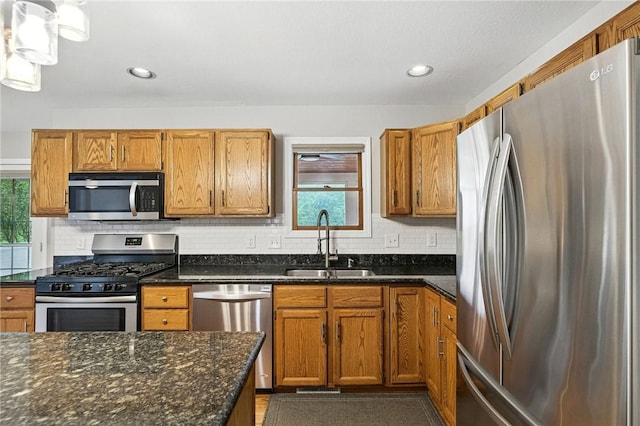 109 Hamilton Ct, Economy, PA 15005 - kitchen featuring stainless steel appliances, plenty of natural light, tasteful backsplash, and recessed lighting