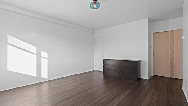 128 N Craig St Unit 505, Oakland, PA 15213 - unfurnished living room featuring dark wood finished floors