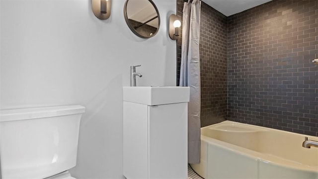 128 N Craig St Unit 505, Oakland, PA 15213 - full bathroom featuring toilet and shower / bath combo with shower curtain