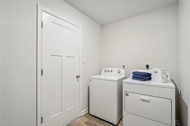 152 Smith Ln, Chippewa Twp, PA 15010 - laundry room with independent washer and dryer and light wood finished floors