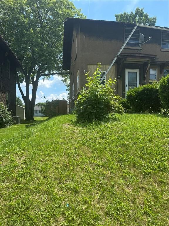 138 Shenango Blvd, Farrell, PA 16121 - photo 2