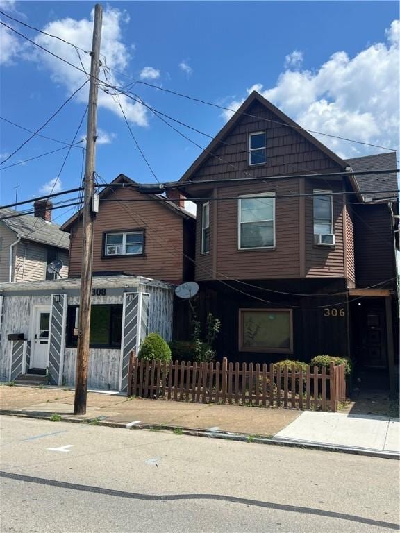 306 Fallowfield Ave, Charleroi Boro, PA 15022 - view of front of property featuring a fenced front yard and cooling unit