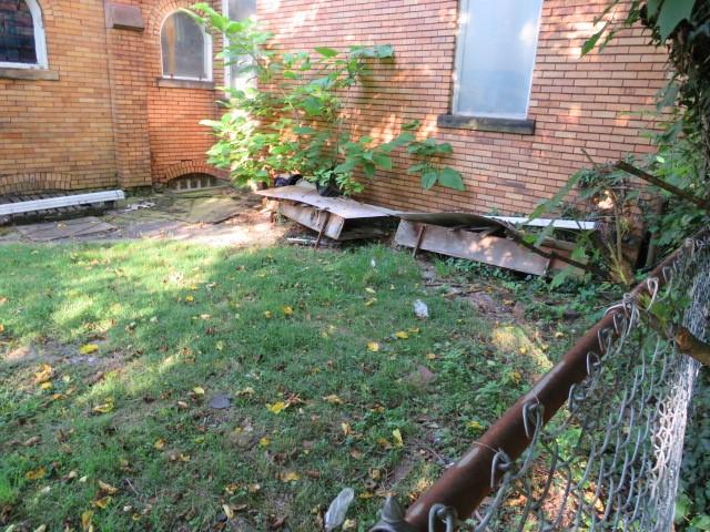 1407 N Lang Ave, Homewood Brushton, PA 15208 - view of grassy yard