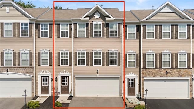 209 Lockheed Dr, Moon/Crescent Twp, PA 15108 - photo 1
