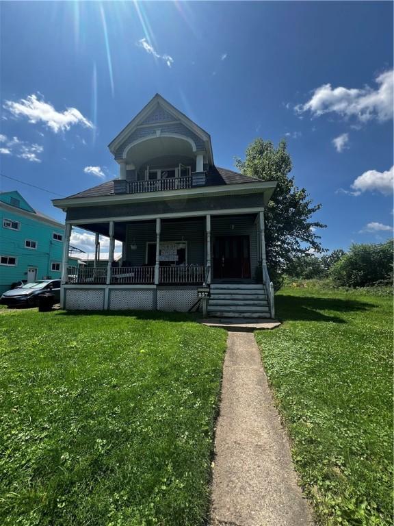 237 Dawson Ave, Glenfield, PA 15143 - view of front of home with a front lawn