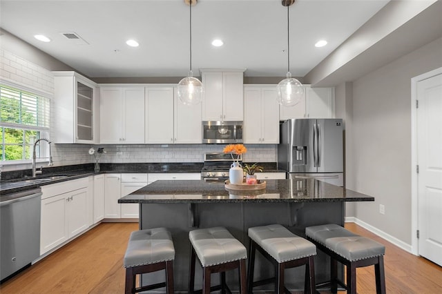 1004 Pointe View Dr, Adams Twp, PA 16046 - kitchen featuring stainless steel appliances, backsplash, a kitchen bar, white cabinets, and recessed lighting