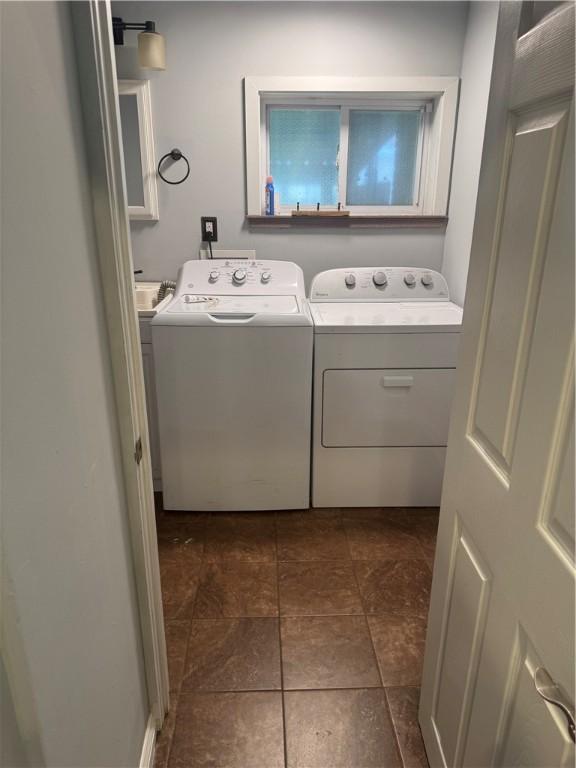 2411 Sarah St, South Side, PA 15203 - washroom with washer and clothes dryer