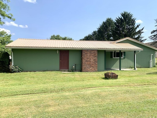 840 Lansberry Ct, Somerset Boro, PA 15501 - ranch-style house with an outdoor fire pit, a front yard, and a metal roof