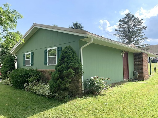 840 Lansberry Ct, Somerset Boro, PA 15501 - view of side of property with a yard and brick siding