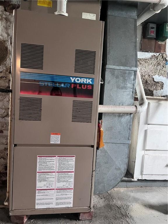 1613 E Washington St, New Castle, PA 16101 - utilities featuring heating unit