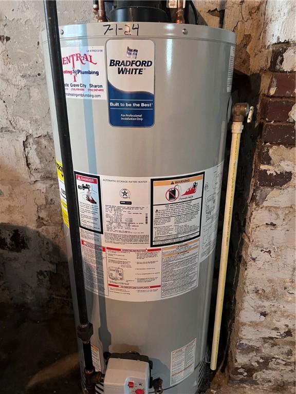 1613 E Washington St, New Castle, PA 16101 - utility room featuring water heater