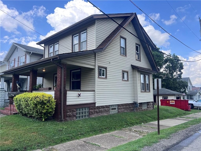 1613 E Washington St, New Castle, PA 16101 - view of side of property featuring covered porch and a yard