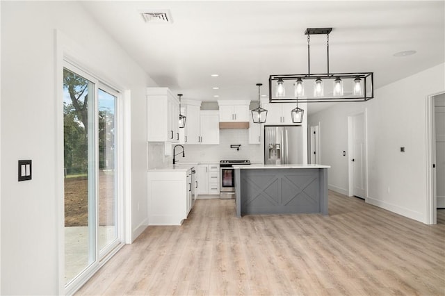 1053 Beaner Hollow Rd, Brighton Twp, PA 15009 - kitchen featuring appliances with stainless steel finishes, a center island, light countertops, light wood-type flooring, and recessed lighting