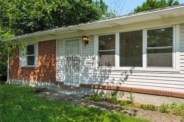 1014 Deerfield Dr, Elizabeth Twp/Boro, PA 15037 - view of home's exterior with brick siding