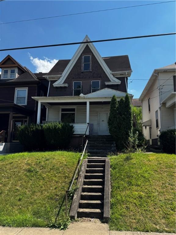 706 Lincoln St, Monongahela, PA 15063 - view of front facade featuring a front yard
