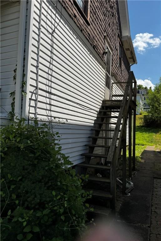 706 Lincoln St, Monongahela, PA 15063 - view of side of home