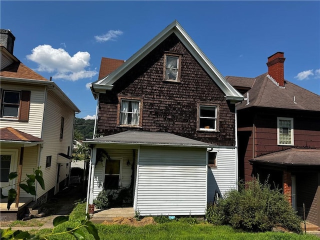 706 Lincoln St, Monongahela, PA 15063 - back of property with a chimney