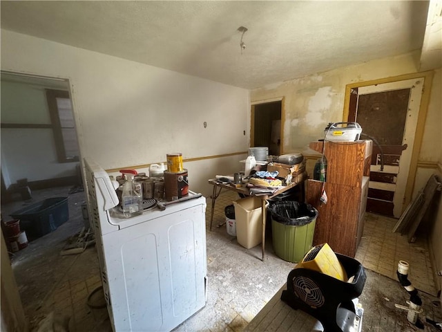 706 Lincoln St, Monongahela, PA 15063 - miscellaneous room featuring washer / clothes dryer
