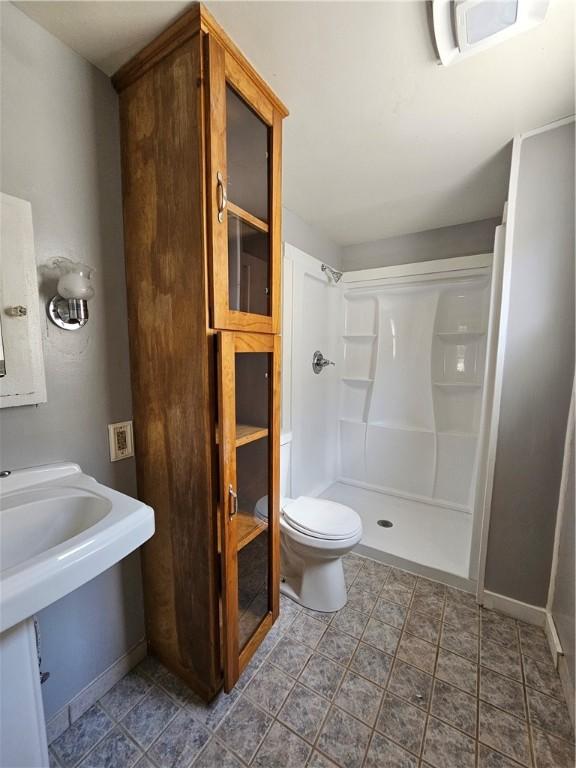 1908 6th Ave, Beaver Falls, PA 15010 - full bath with a shower stall and toilet