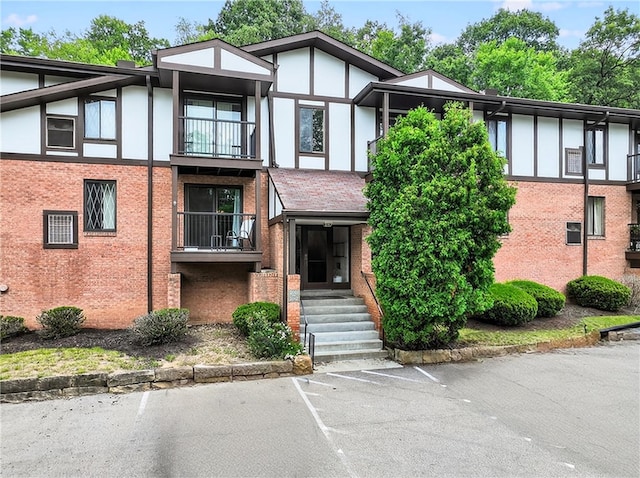 2011 Thornberry Dr, Ross Twp, PA 15237 - view of building exterior featuring uncovered parking