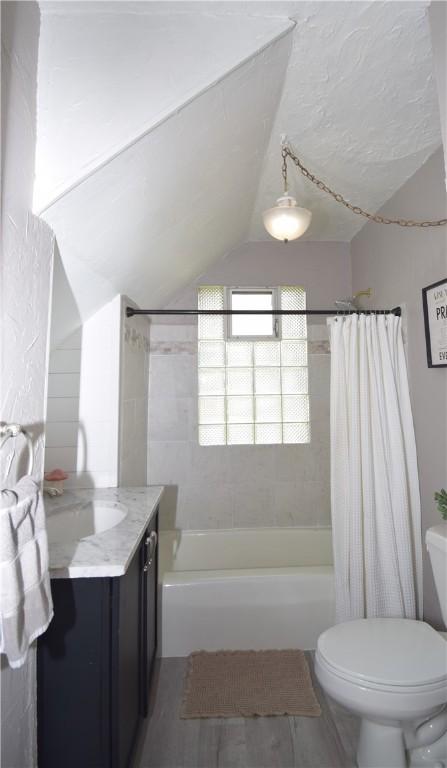 321 Hansen Ave, Franklin Twp, PA 16117 - full bath featuring vanity, lofted ceiling, and shower / tub combo with curtain