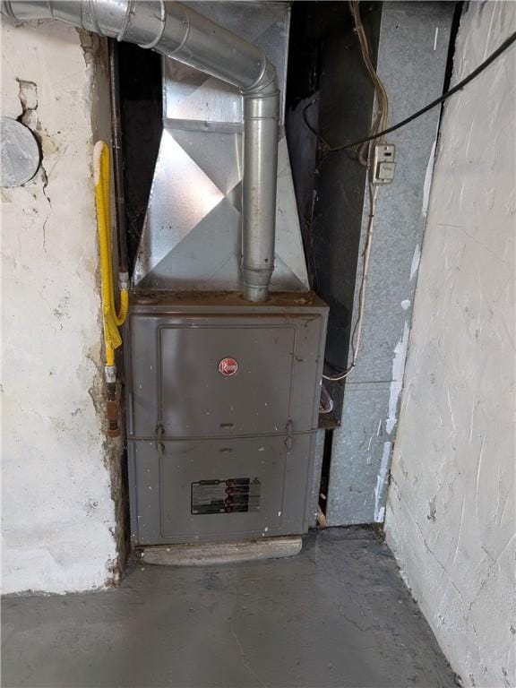 1310 Pirl St, Mckeesport, PA 15132 - utility room with heating unit