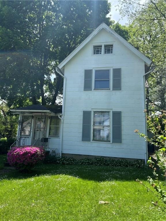 109 W Ridge Ave, Sharpsville, PA 16150 - view of property exterior featuring a lawn