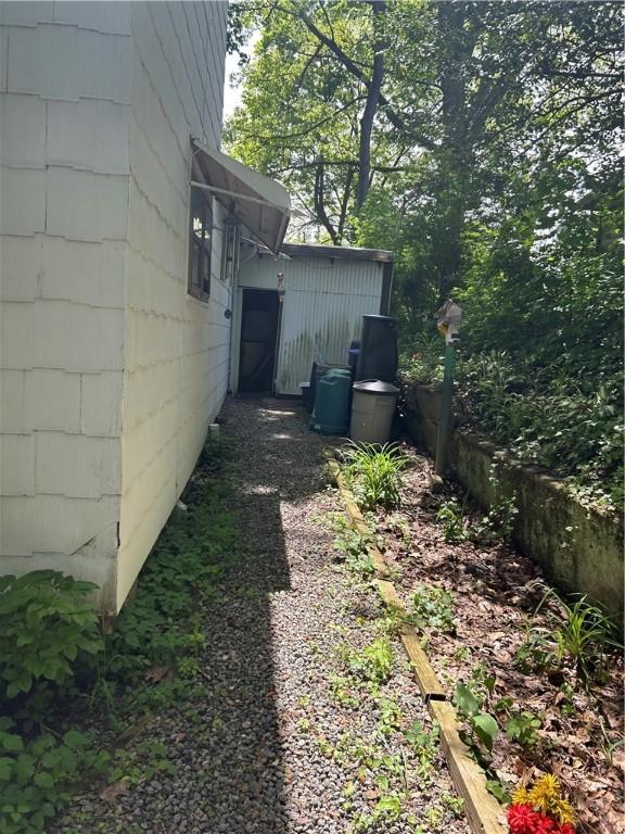109 W Ridge Ave, Sharpsville, PA 16150 - view of yard