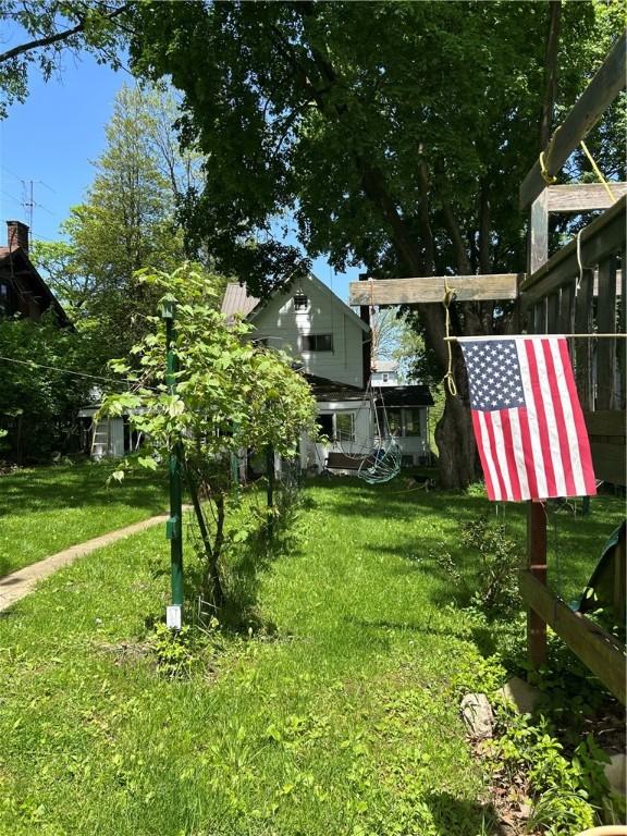 109 W Ridge Ave, Sharpsville, PA 16150 - view of grassy yard