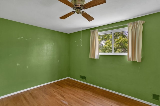 1449 Parkview Dr, Mccandless, PA 15101 - empty room with wood finished floors and a ceiling fan