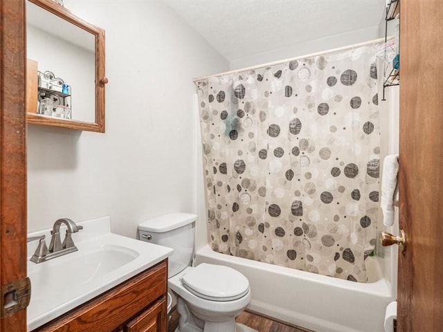 109 Ella St, Mckees Rocks, PA 15136 - bathroom featuring shower / tub combo, vanity, and wood finished floors