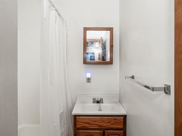 109 Ella St, Mckees Rocks, PA 15136 - full bathroom with vanity and curtained shower