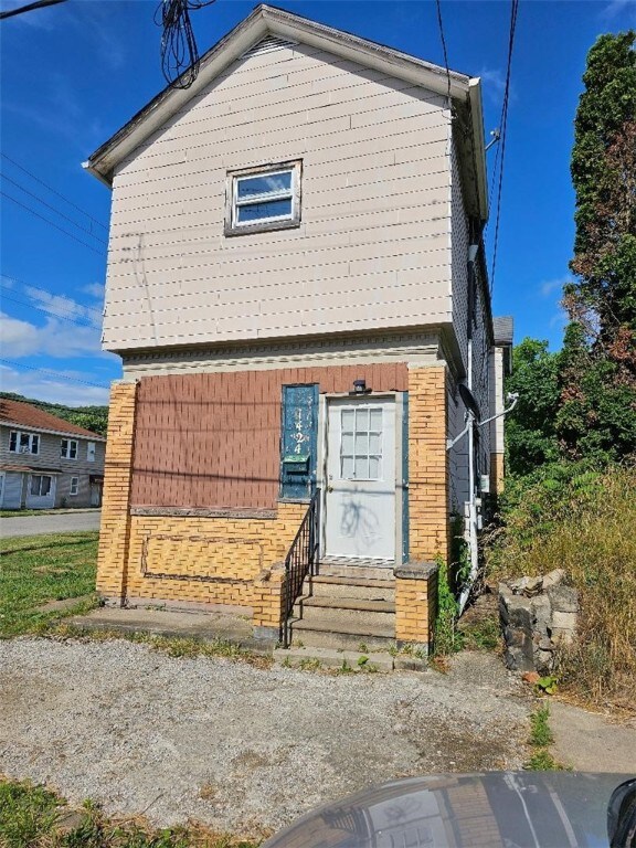 1424 4th Ave, Beaver Falls, PA 15010