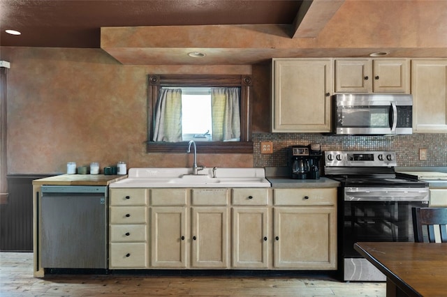 1345 N Tower Rd, Perry Twp, PA 16123 - kitchen with stainless steel appliances, backsplash, light brown cabinets, light wood-type flooring, and recessed lighting