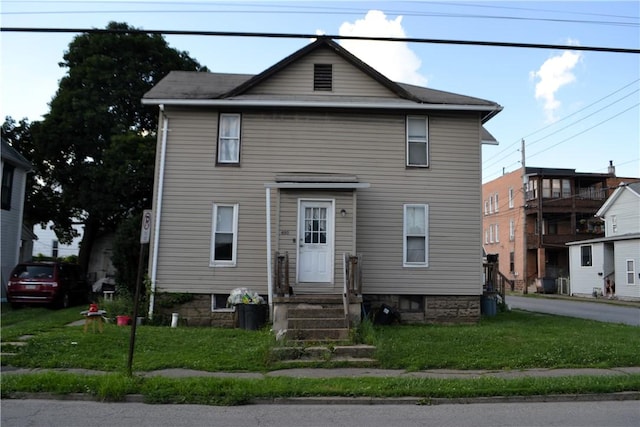 400 W New Castle St, City Of But Nw, PA 16001 - traditional style home featuring a front yard