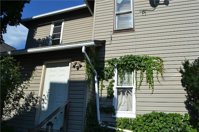 400 W New Castle St, City Of But Nw, PA 16001 - view of side of home
