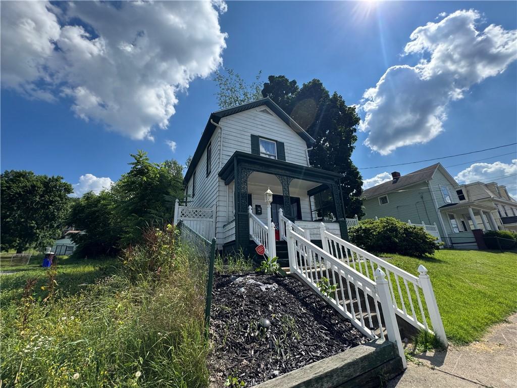 27 W Chartes St, New Castle, PA 16102 - photo 2