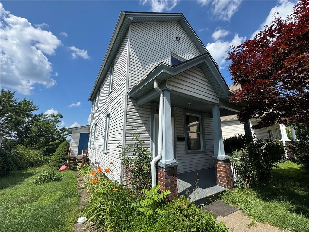 104 W Chartes St, New Castle, PA 16102 - photo 1
