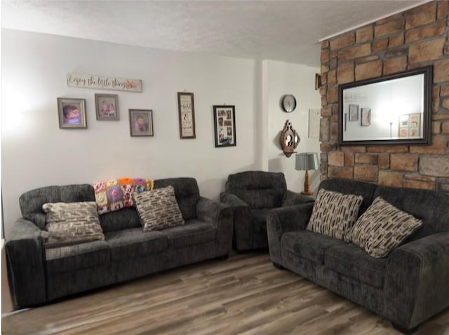 811 Cleveland Ave, Brackenridge, PA 15014 - living area with wood finished floors and a textured ceiling