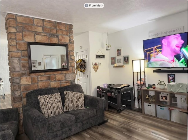 811 Cleveland Ave, Brackenridge, PA 15014 - living room with wood finished floors