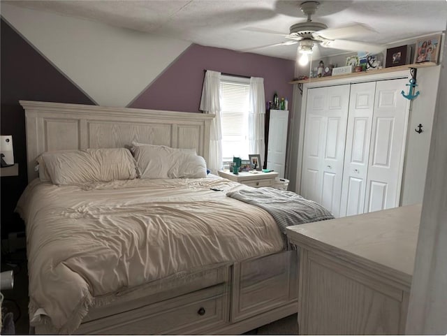 811 Cleveland Ave, Brackenridge, PA 15014 - bedroom featuring a closet, ceiling fan, and lofted ceiling