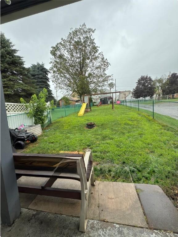 811 Cleveland Ave, Brackenridge, PA 15014 - fenced backyard featuring a playground