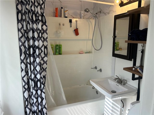 25 E Craig St, Uniontown, PA 15401 - full bathroom with shower / tub combo