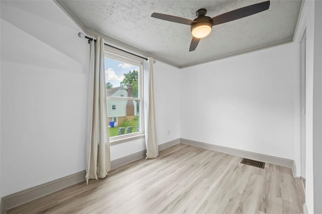 102 Clarks Ln, Adams Twp, PA 16046 - unfurnished room with light wood-style floors, a textured ceiling, and a ceiling fan