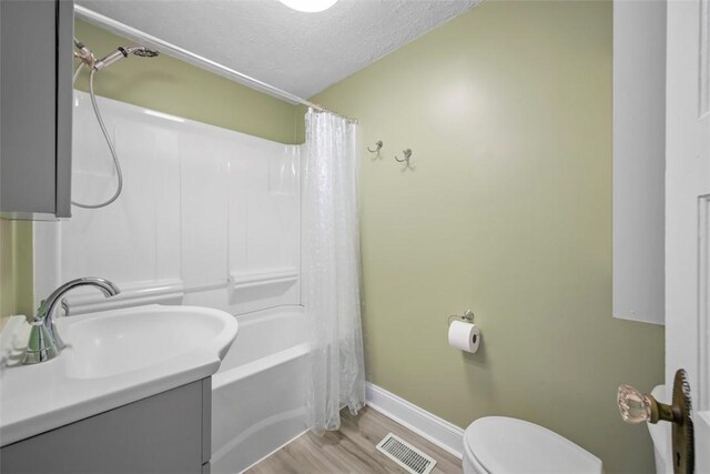 102 Clarks Ln, Adams Twp, PA 16046 - full bathroom featuring wood finished floors, a textured ceiling, shower / tub combo with curtain, and vanity
