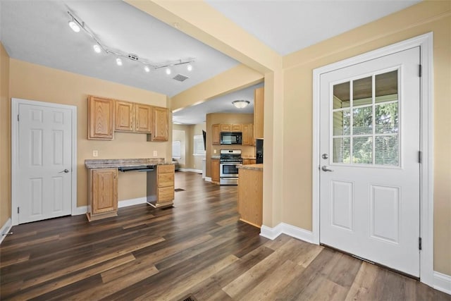 102 Clarks Ln, Adams Twp, PA 16046 - kitchen featuring stainless steel appliances, dark wood finished floors, light brown cabinets, and light countertops