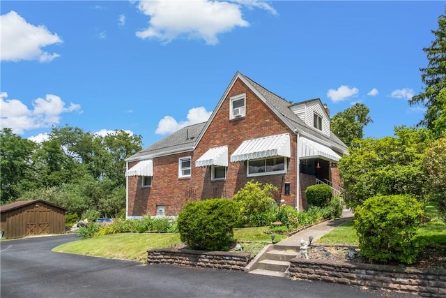 8 Harmar Dr, Cheswick, PA 15024 - view of front of property featuring brick siding and a garage